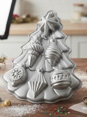 NWT Nordic Ware Nonstick Cast Aluminum Vintage Ornament Cakelet Pan 2 Cup